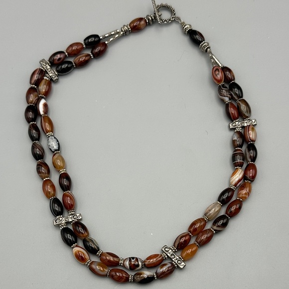 two-strand necklace featuring oval, faceted agate beads - Picture 4 of 5